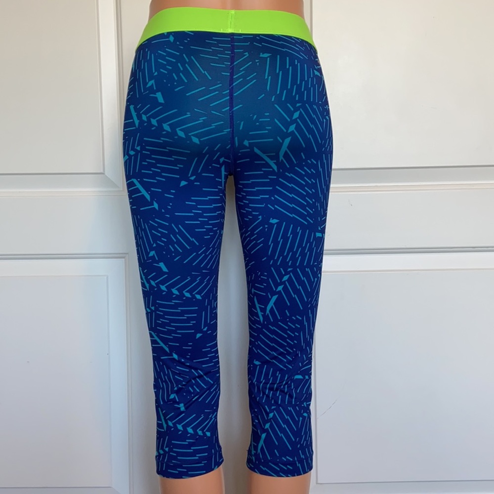 Nike Pro Capri Leggings - image 6
